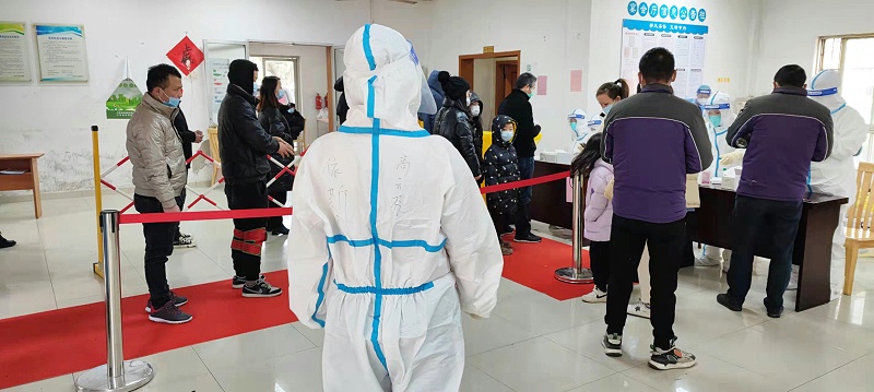 依斯倍員工作為志愿者積極參與社區(qū)街道戰(zhàn)“疫”隊伍
